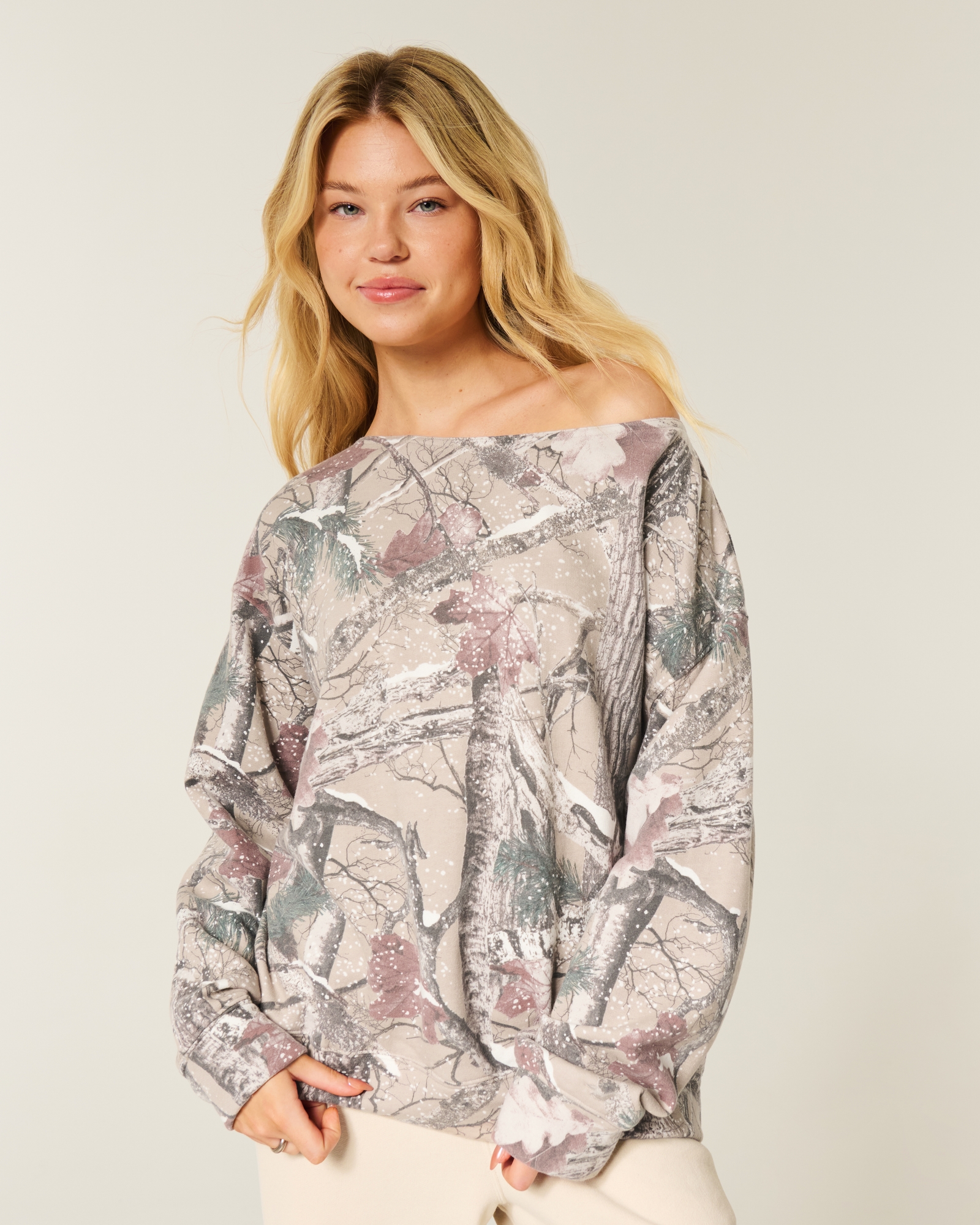 Oversized Off-the-Shoulder Floral Bow Pattern Sweatshirt