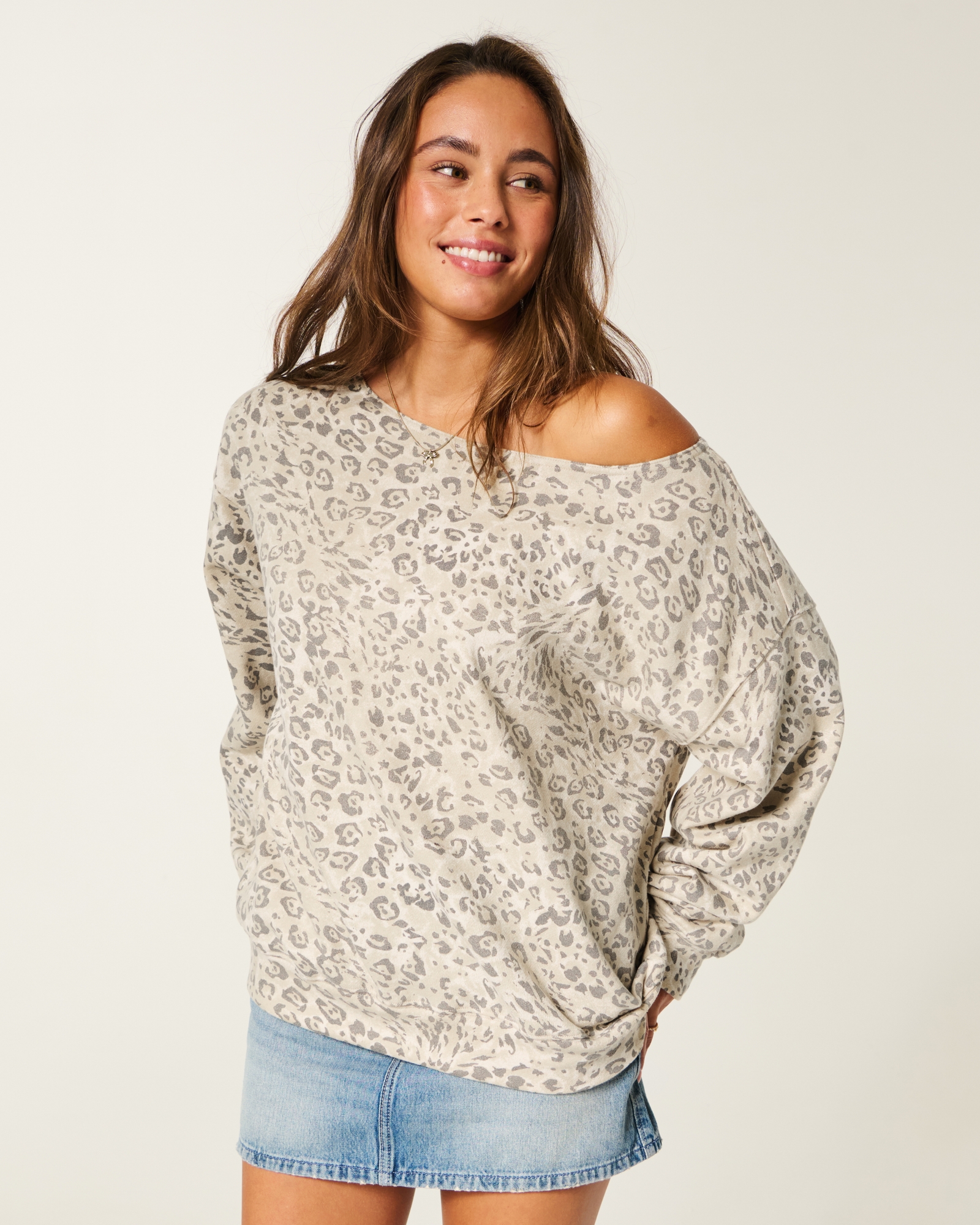 Oversized Off-the-Shoulder Floral Bow Pattern Sweatshirt