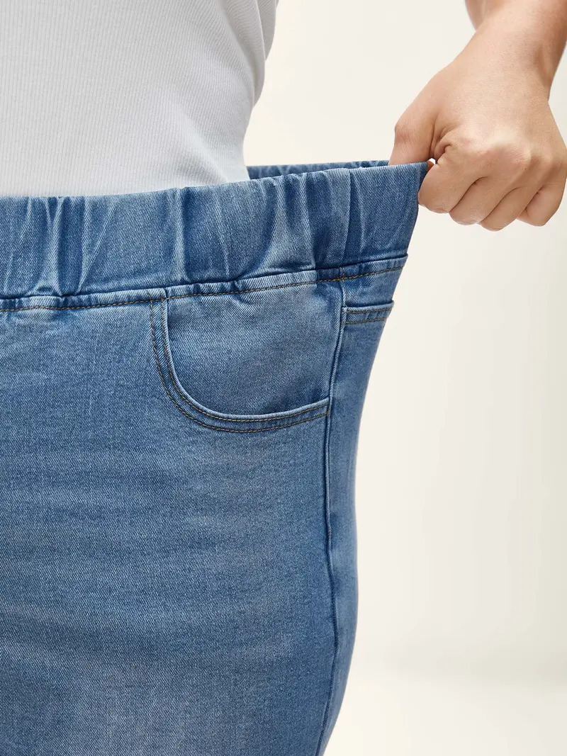 Plus-size high-waisted stretch denim shorts