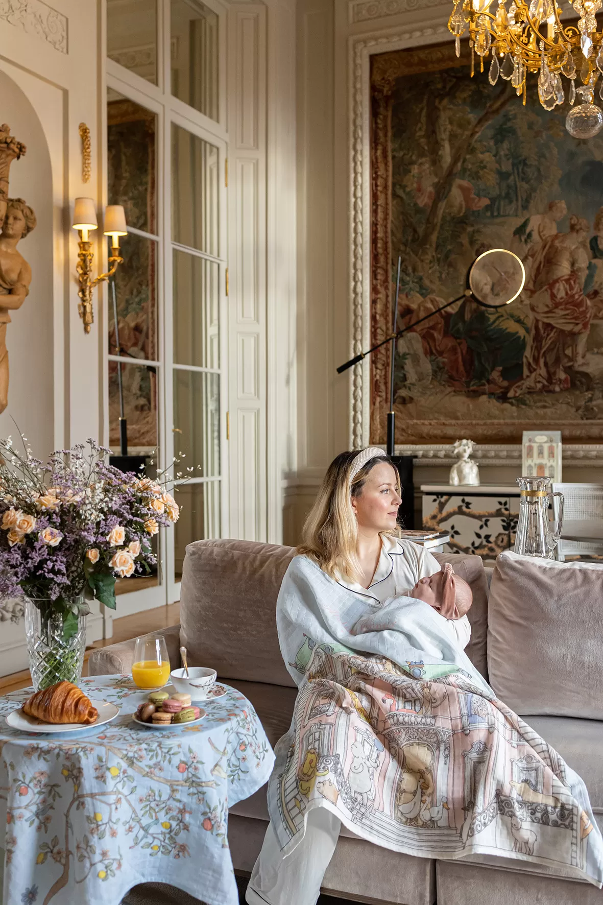 Carr  - Monceau Mansion with Gift Box