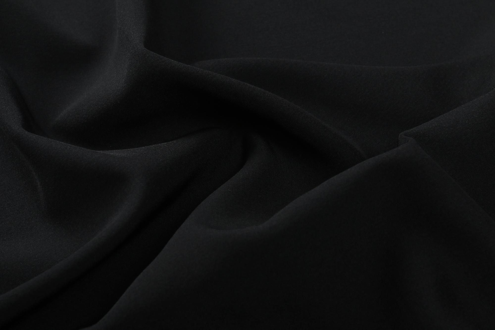 Men's solid-color long-sleeve shirt featuring a notched lapel design